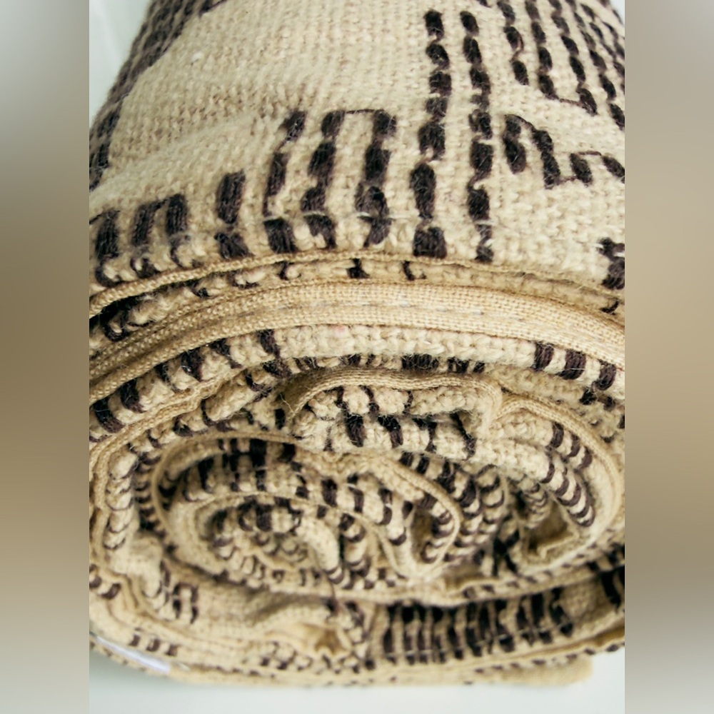 West Elm Dotted Mina 100% Cotton 14” w x 90” l Table Runner, NWT, Retail $60 - Picture 5 of 5